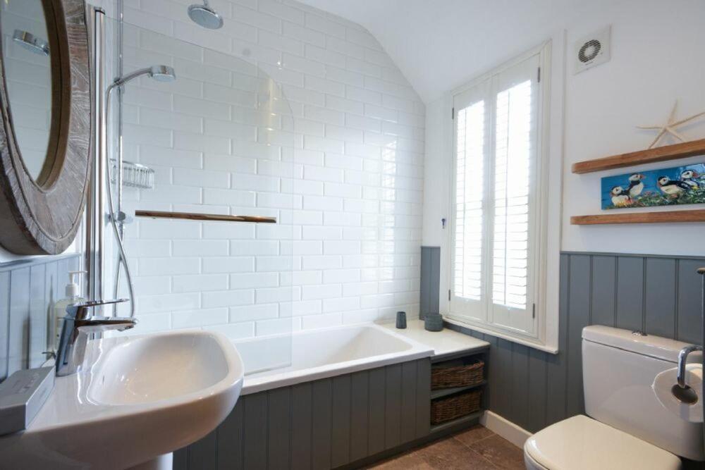 Periwinkle Villa Bamburgh Exterior photo